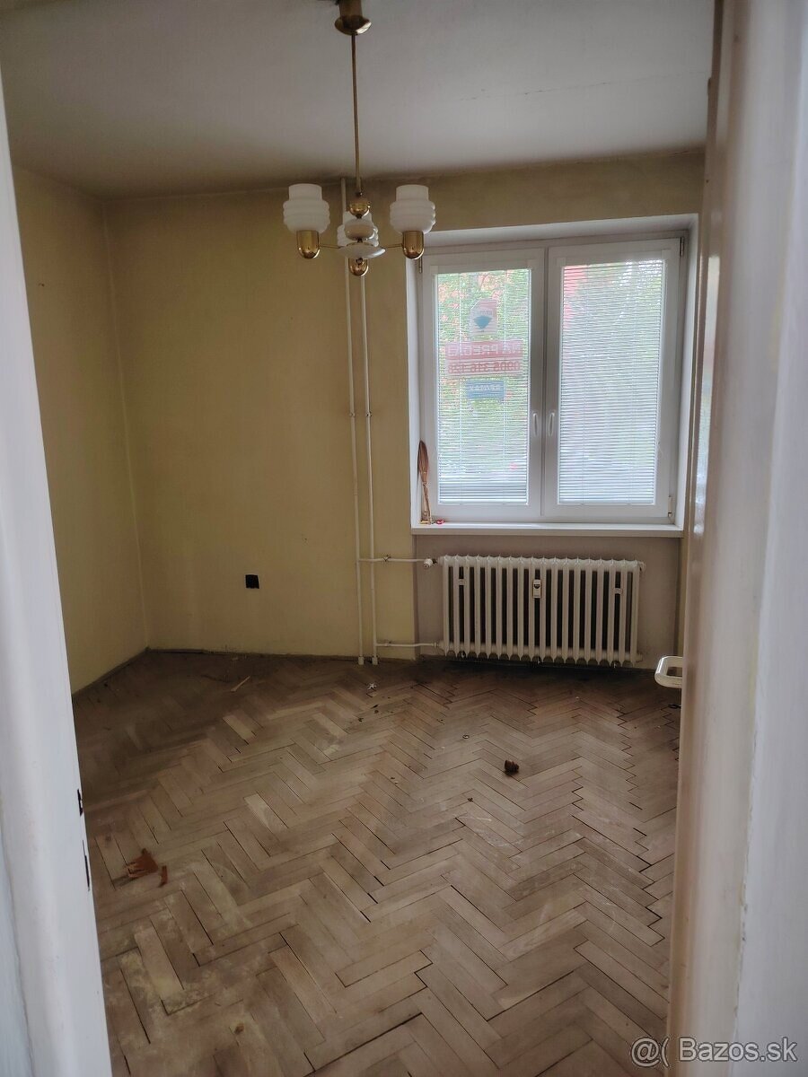 na predaj 2 izbový byt Staré sídlisko Prievidza - 2