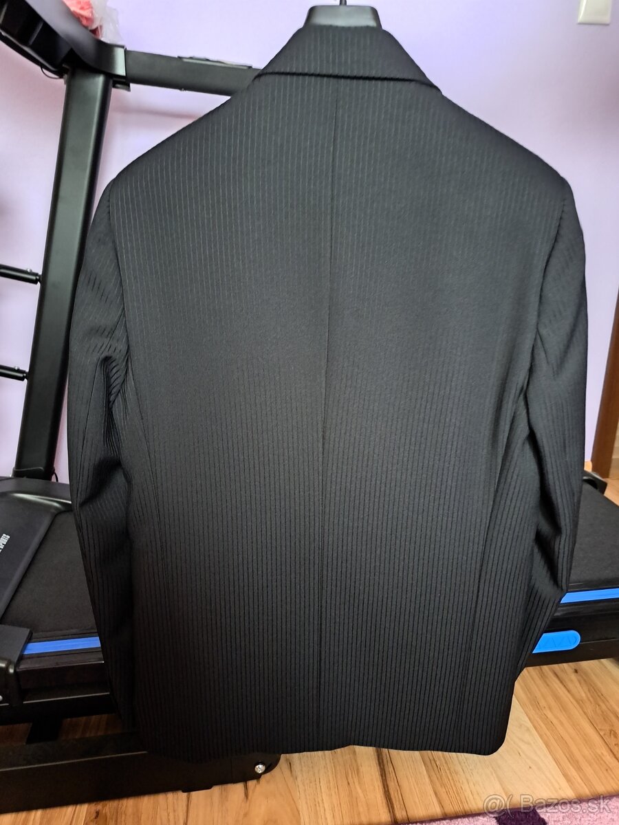 Pánsky oblek čiernej farby, veľkosť 50 a Pánske sako + vesta - 2