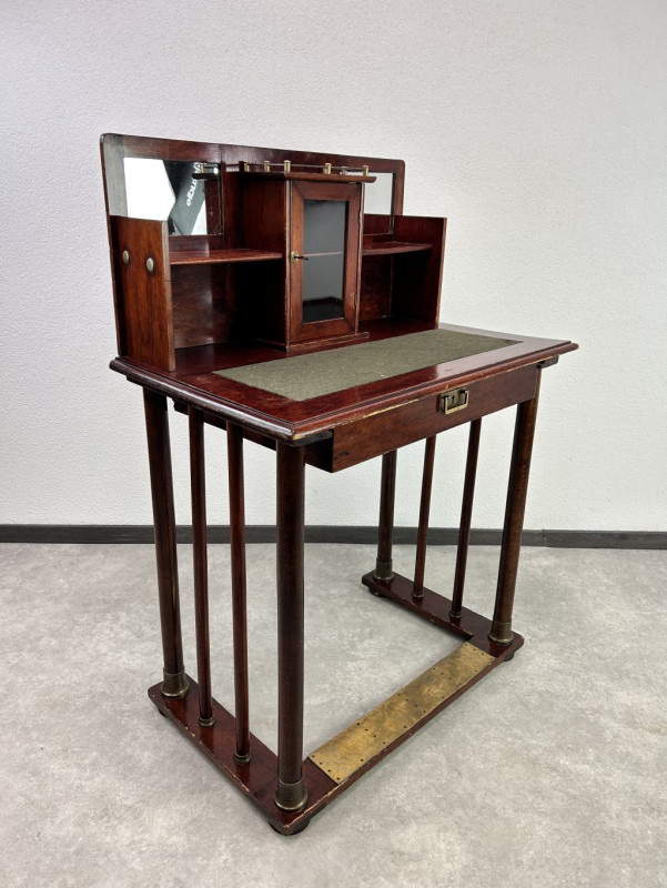 Menší secesný stolík - 2