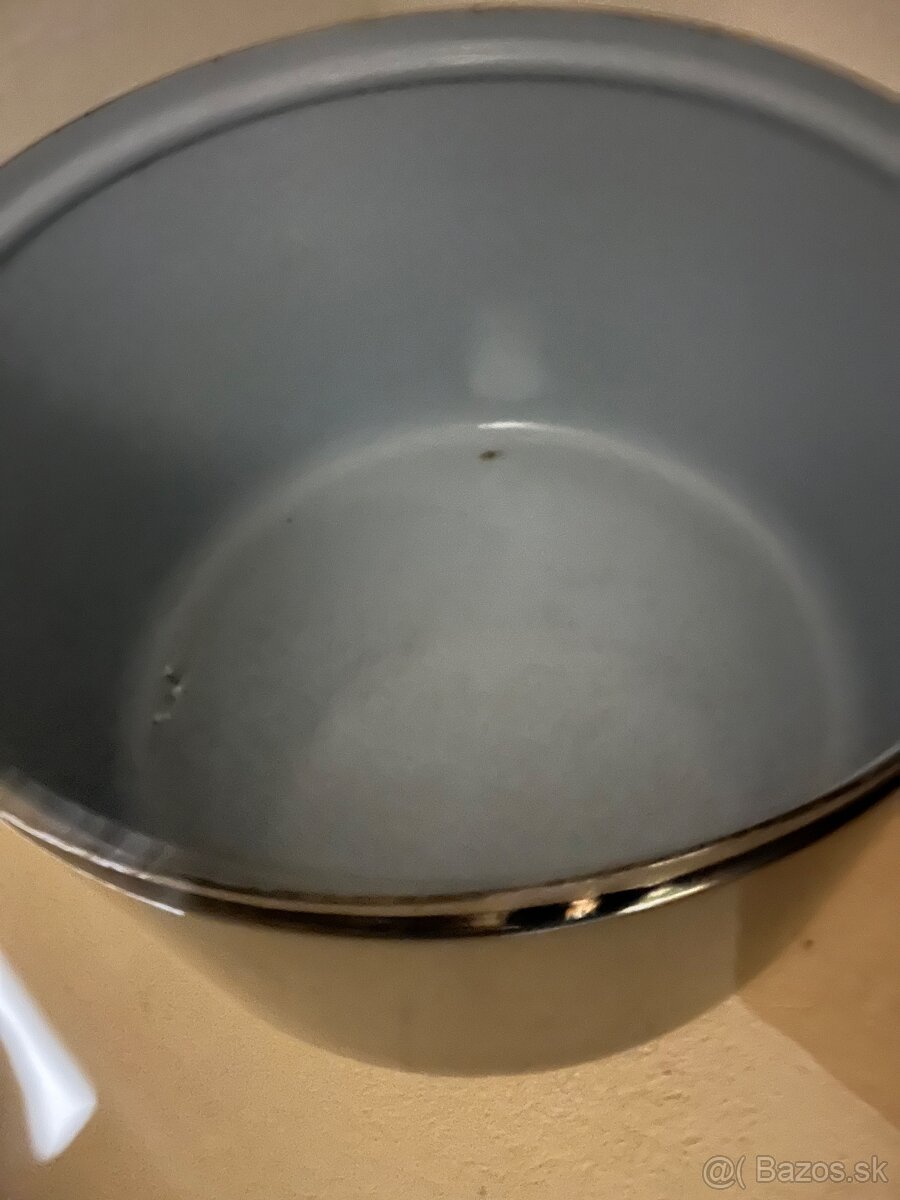 Smaltovany velky hrniec - 2