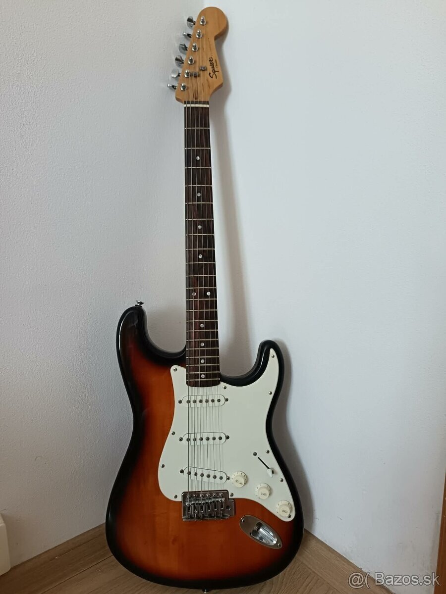 SQUIER STRATOCASTER - 2