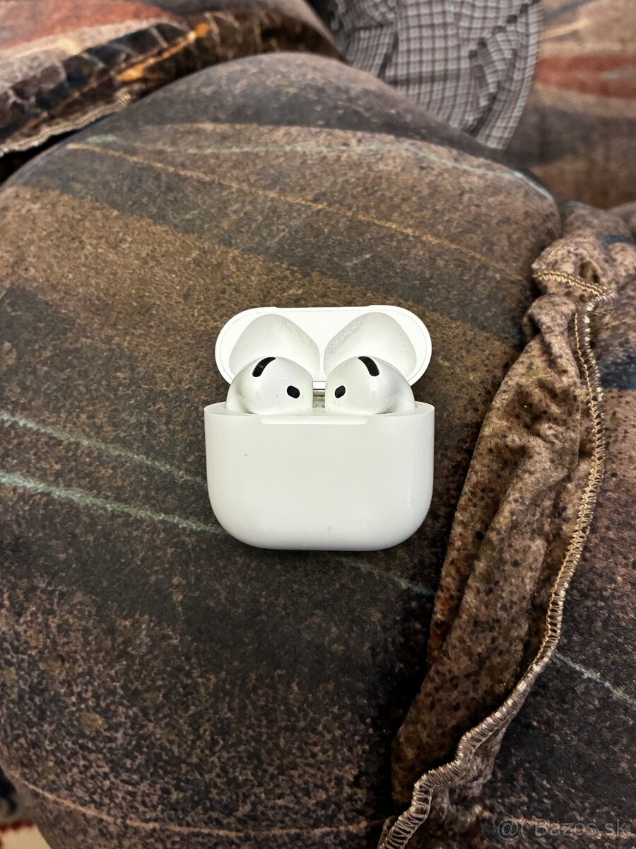 Apple airpods 4 (used over for a year) - 2