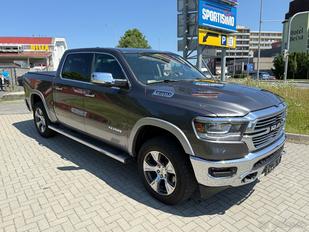 Dodge RAM 1500 Laramie—5.7 V8 HEMI—2020–KŮŽE—95.000km