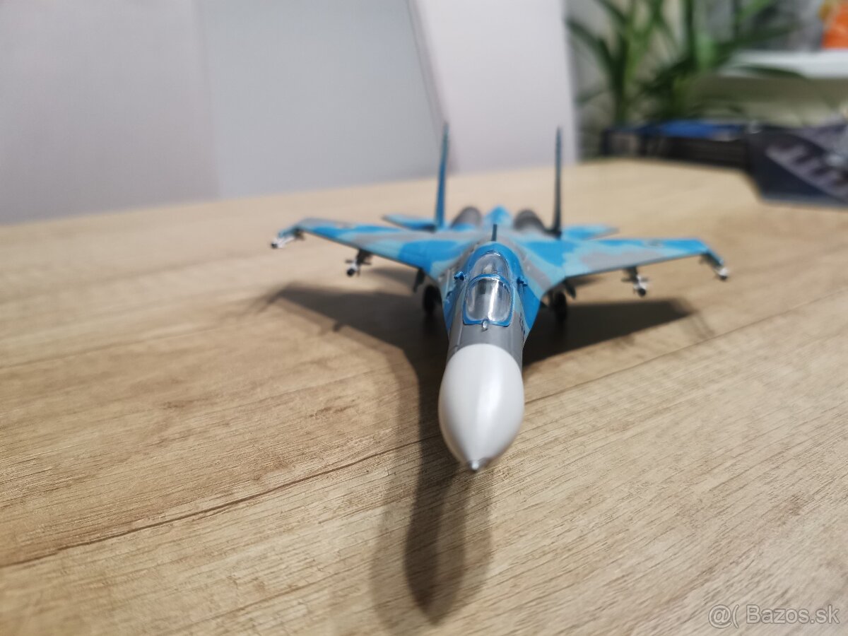 Model stíhačky Su-27 - 2