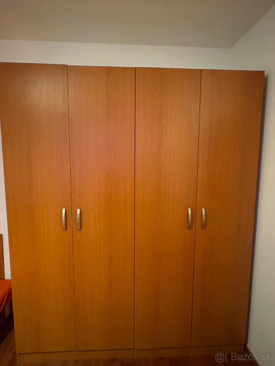 Predam kvalitnu sedacku, skrine, postele - 2