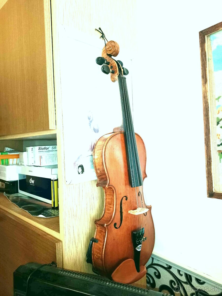 Predam cele husle 4/4 Pekny majstr.kusok,Cena v popise - 2