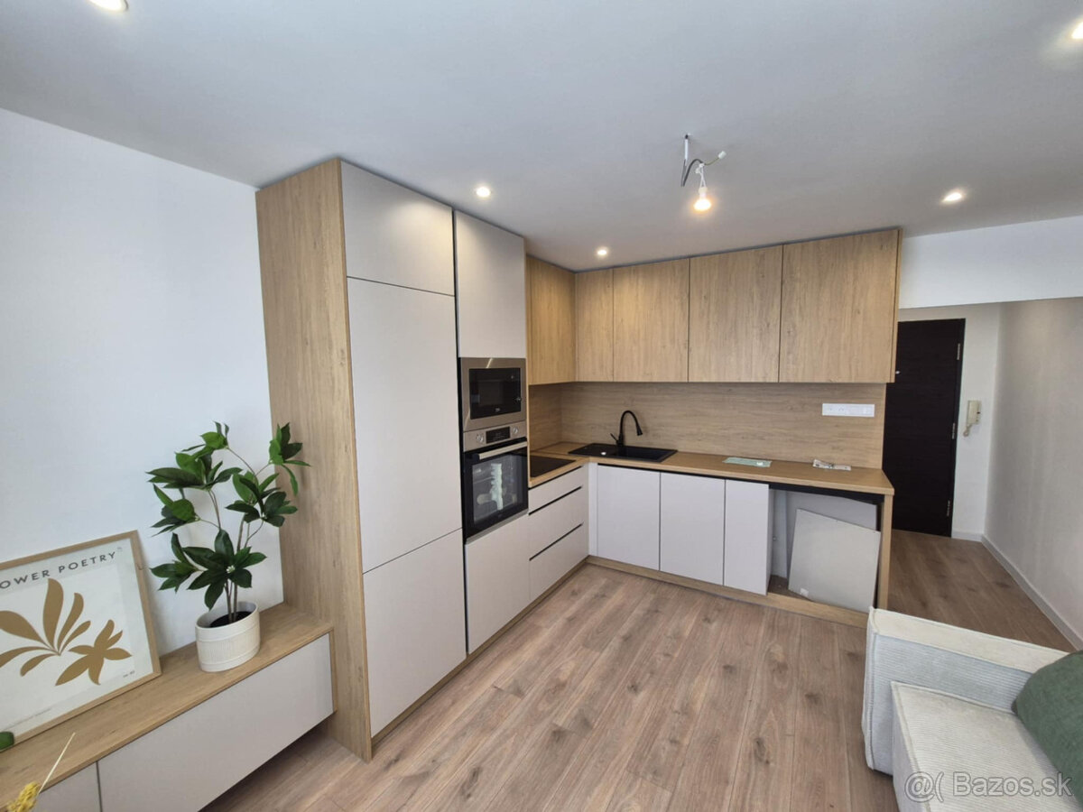 Na predaj 2 izbový tehlový byt na Vajanského ulici v Nitre - 2