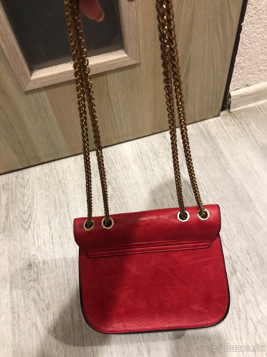 Cervena kabelka - 2