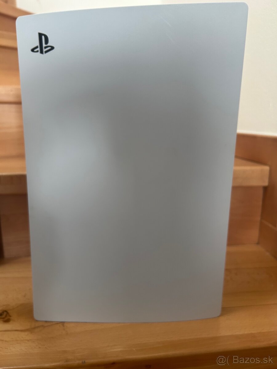 REZERVOVANÉ Predám PS5 slim s mechanikou 825 GB - 2