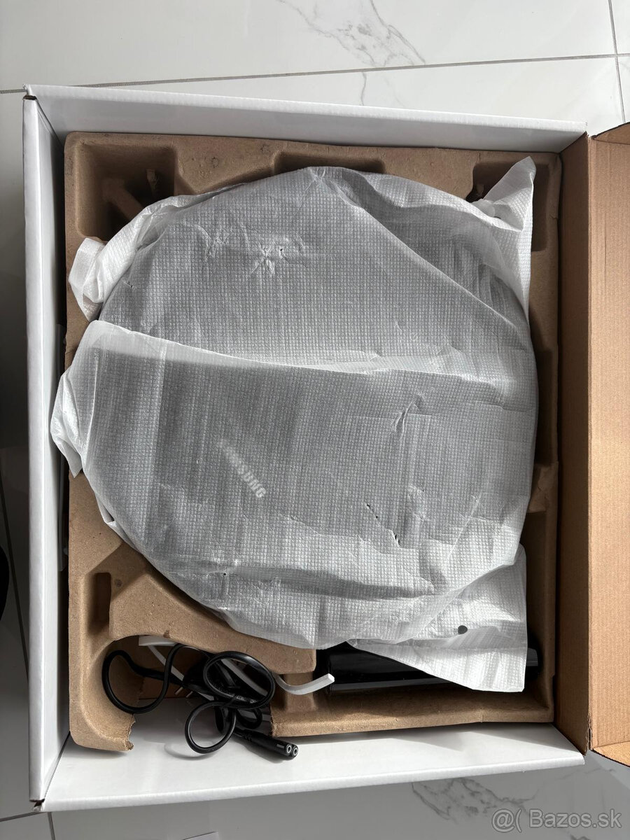 Robotický vysávač Samsung Powerbot E VR5000 WiFi. - 2