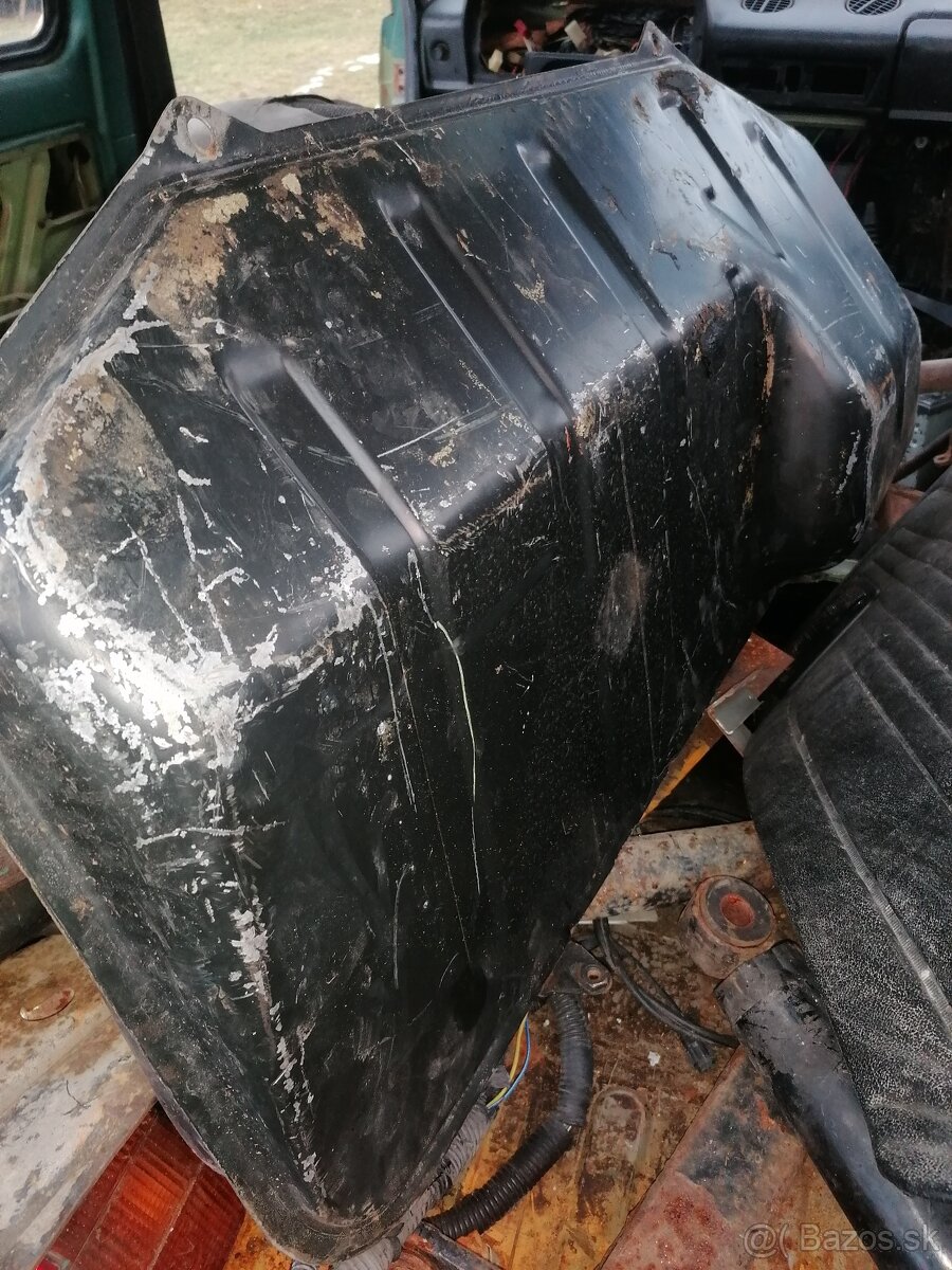 Lada niva nádrž - 2