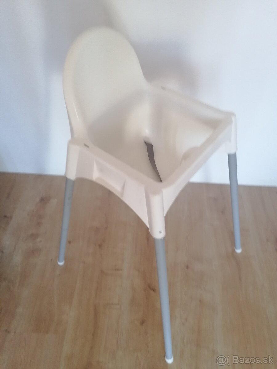 Sedačka na krmenie - 2