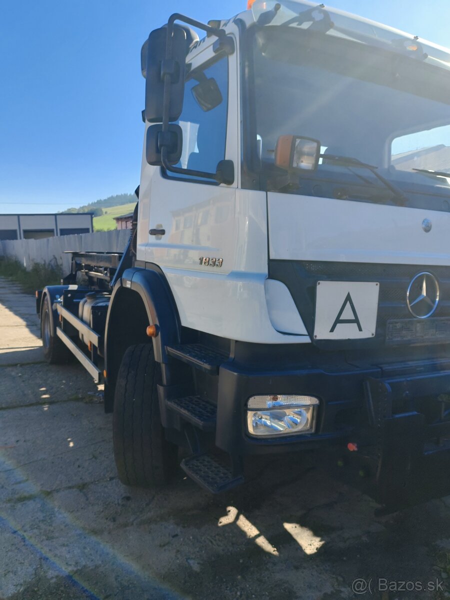 Hakovy nosic kontajnerov 4x4 MB AXOR 1833 - 2