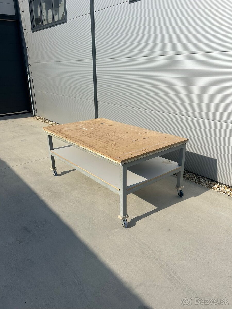 Pracovný stôl - 2