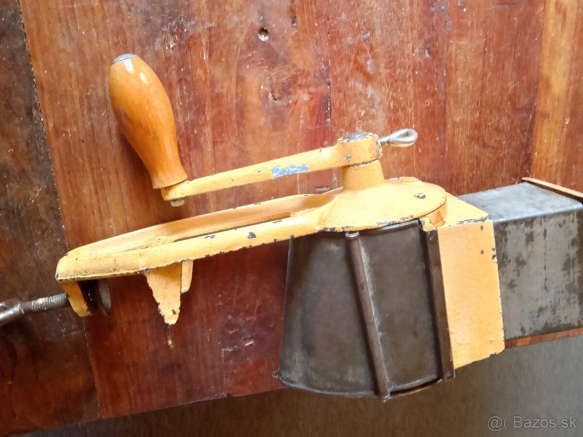 Mlynček na orechy - 2