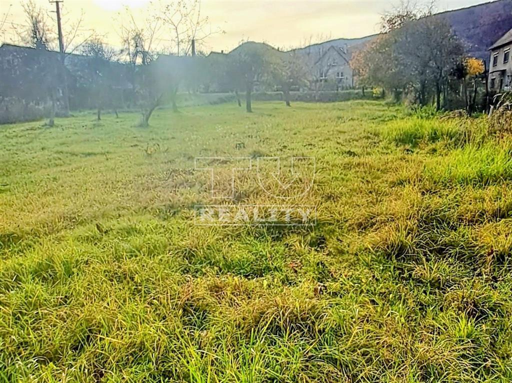 Na Predaj stavebný rovinatý pozemok Liešťany 490 m2 - 2