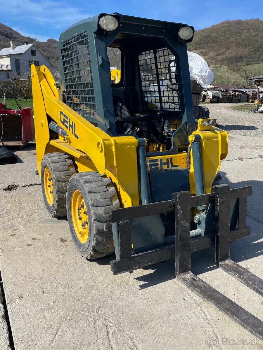 Šmykom riadený nakladač Gehl 3935 - 2