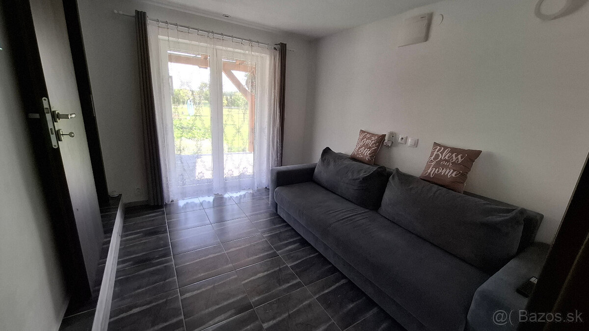 Na predaj slnečný a komfortný 4 izbový rodinný dom Senica. - 2