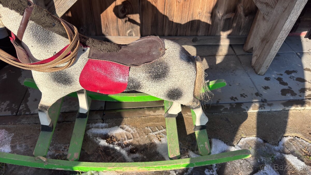 Retro hojdací kôň - 2