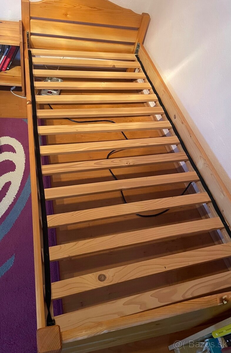 Kvalitná drevená posteľ s matracom - 2