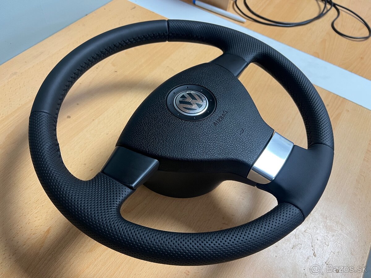 Predám nanovo obšitý trojramenný volant do VW - 2