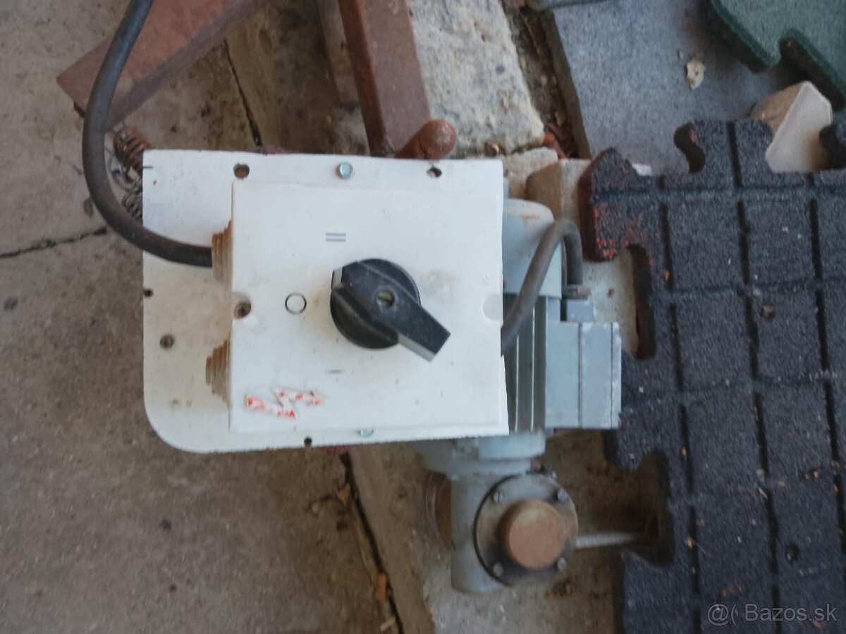 Predám celonerezový kolotoč s elektrickým pohonom - 2