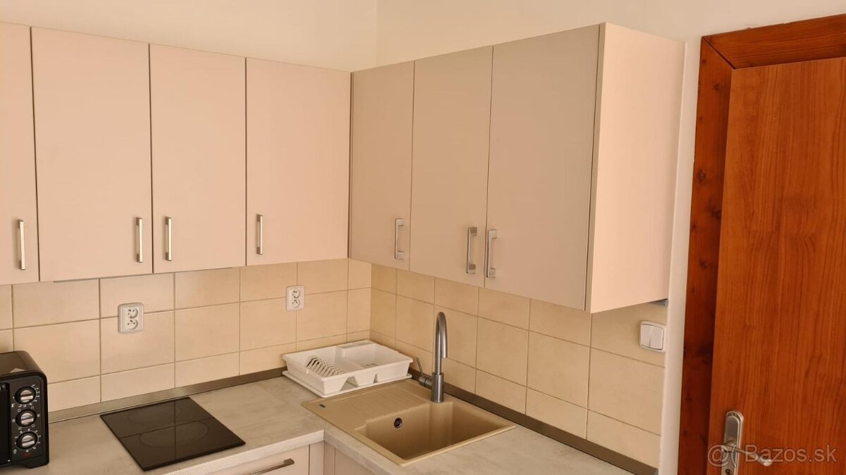 Prenájom menšieho 2-izb.bytu v RD, Petržalka - 2