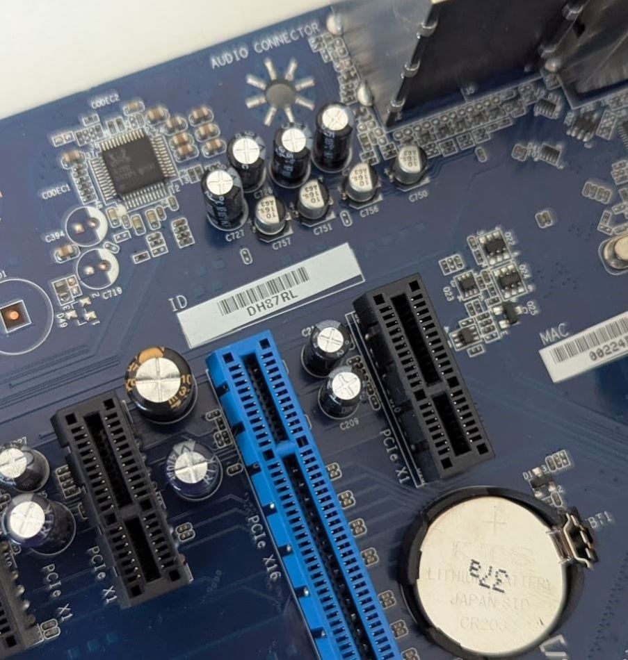 Intel DH87LR + i7 4770 + 16GB DDR3 + AC Freezer i30 - 2