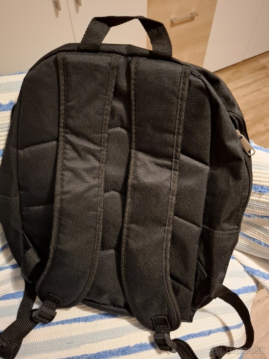 Ruksak čiernej farby - 2