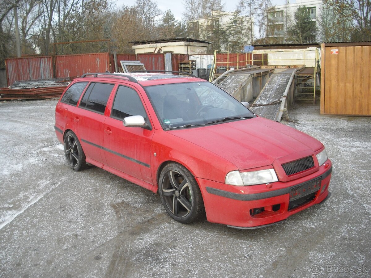 Skoda Octavia RS1 Kombi - 2