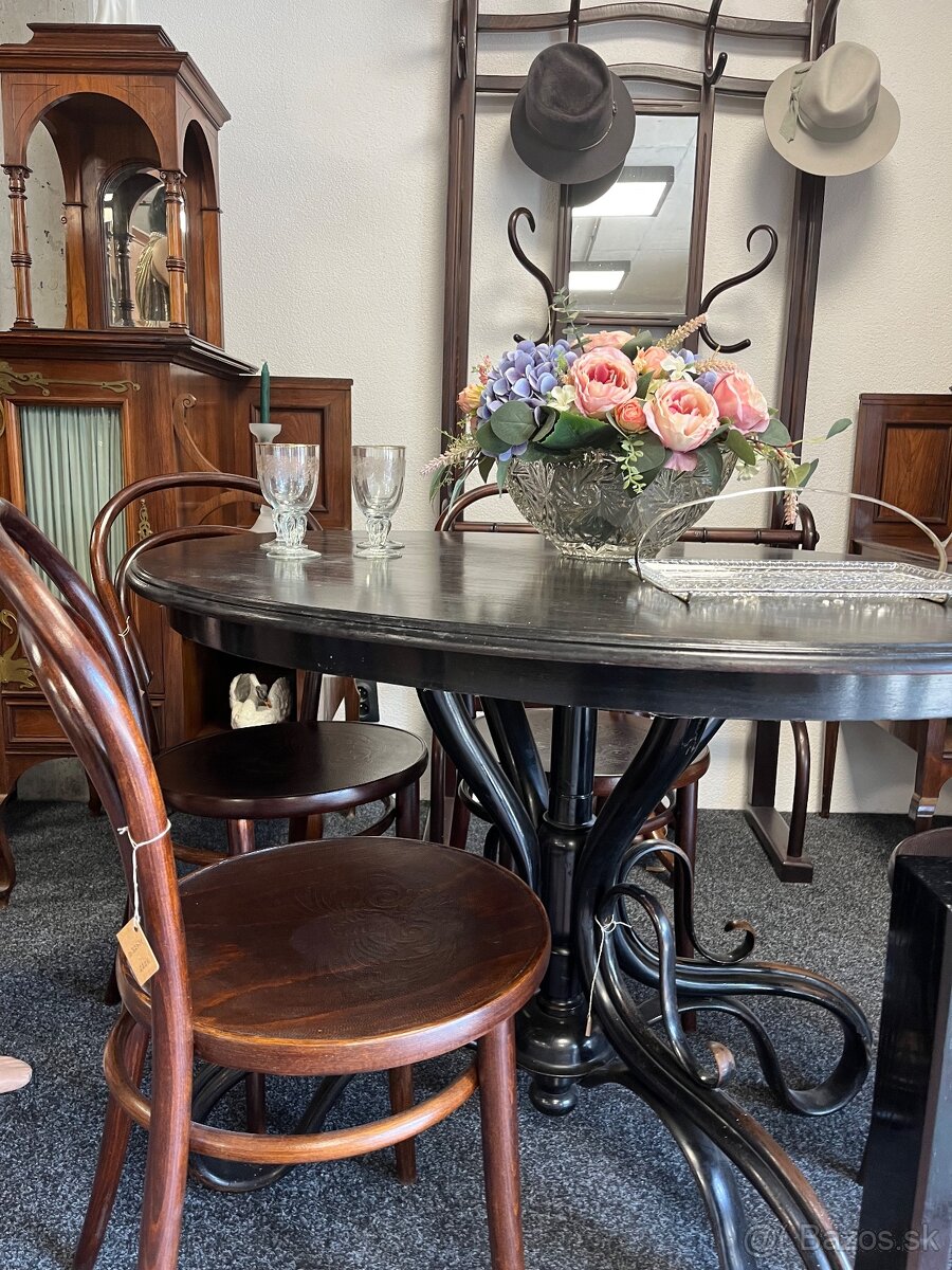 Čierny stôl Thonet - 2