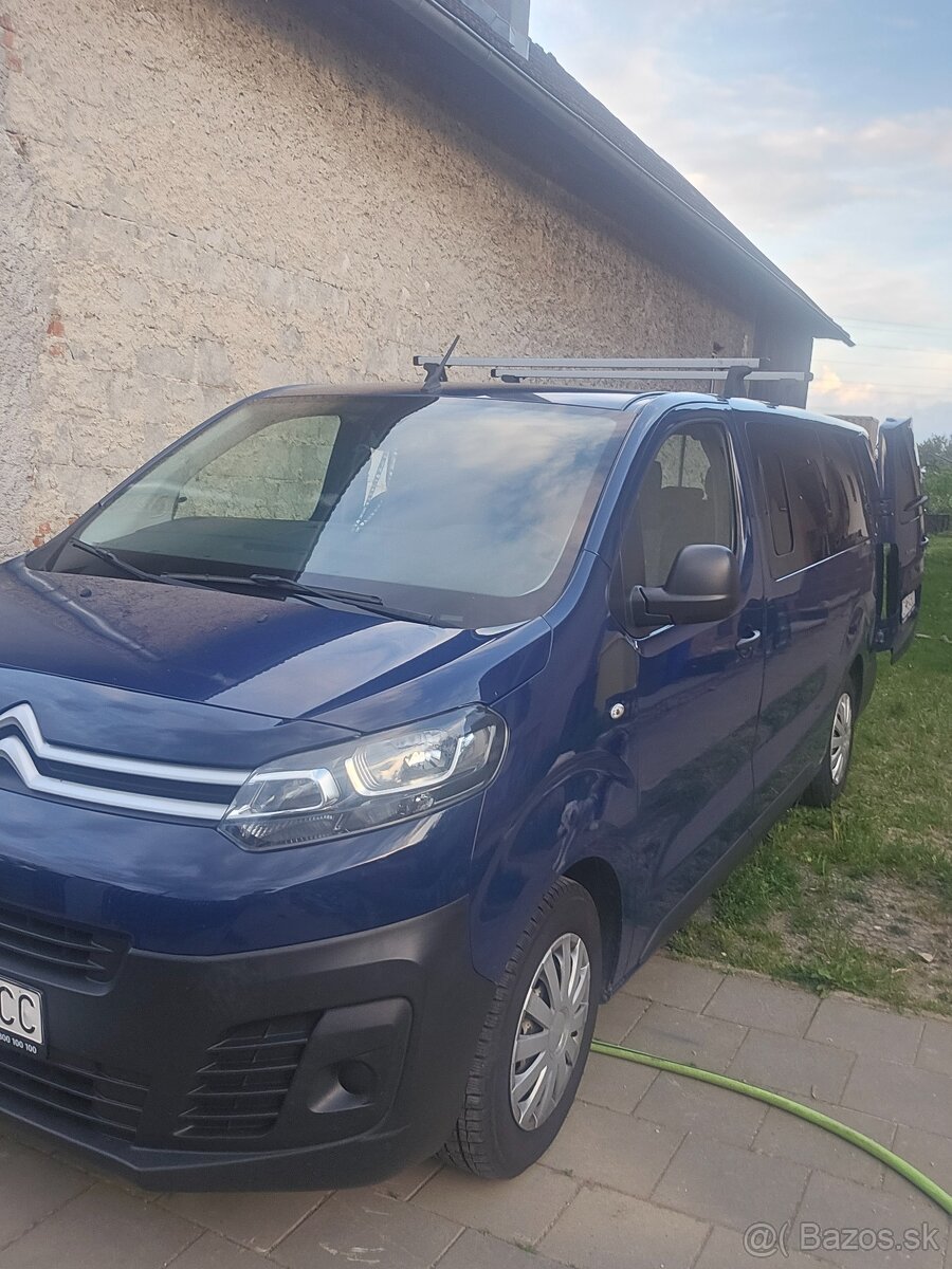 Prenajom 9 miestne auto - 2