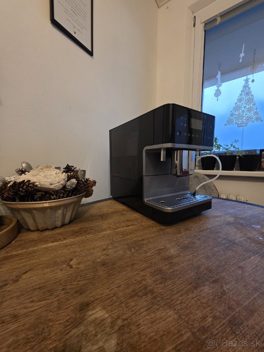 Plne automatický kávovar Miele CM6100 - 2