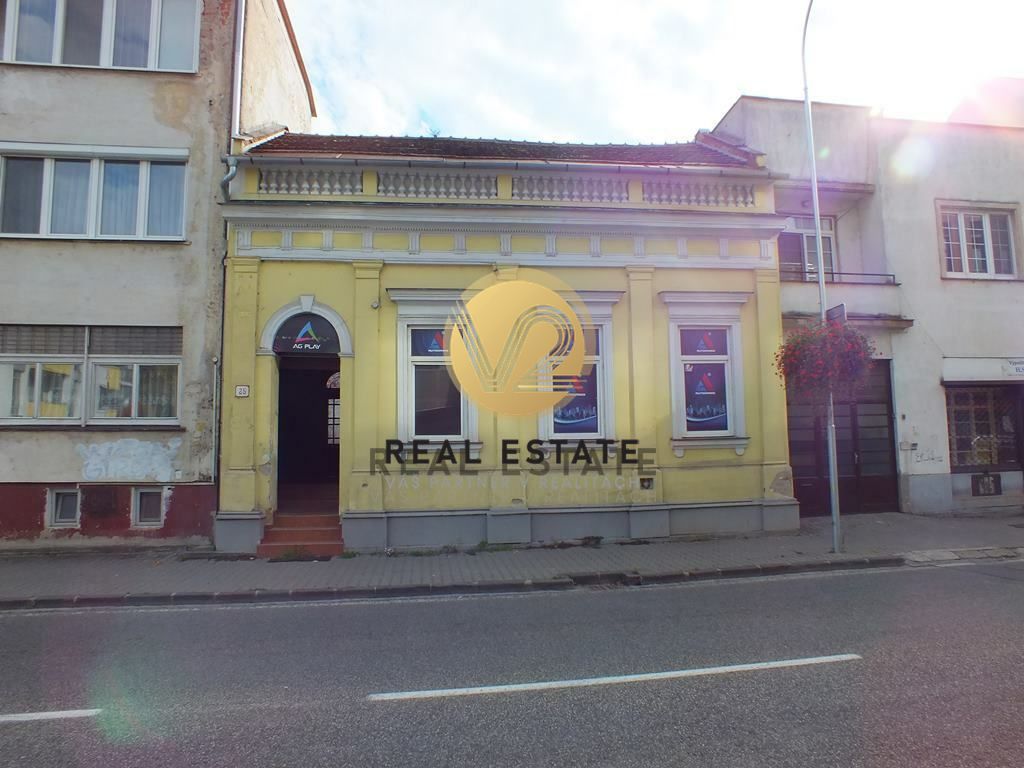 Na PREDAJ budova v centre mesta Nitra - 2