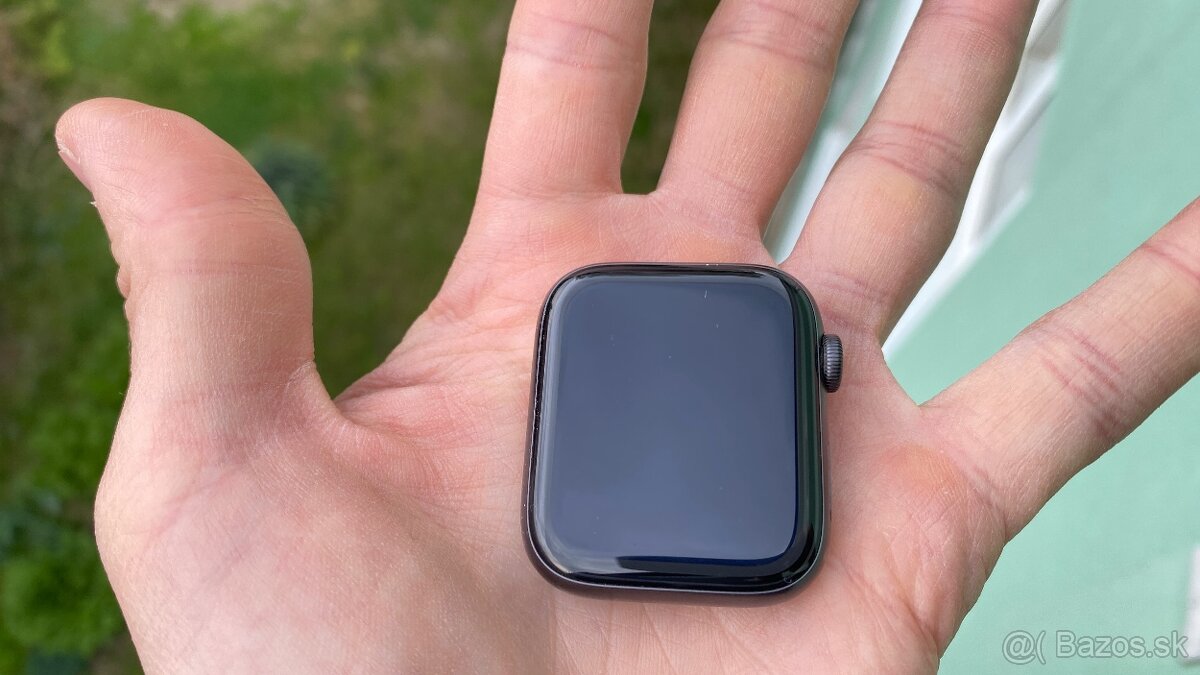 Apple watch se1 velkost 44mm - 2