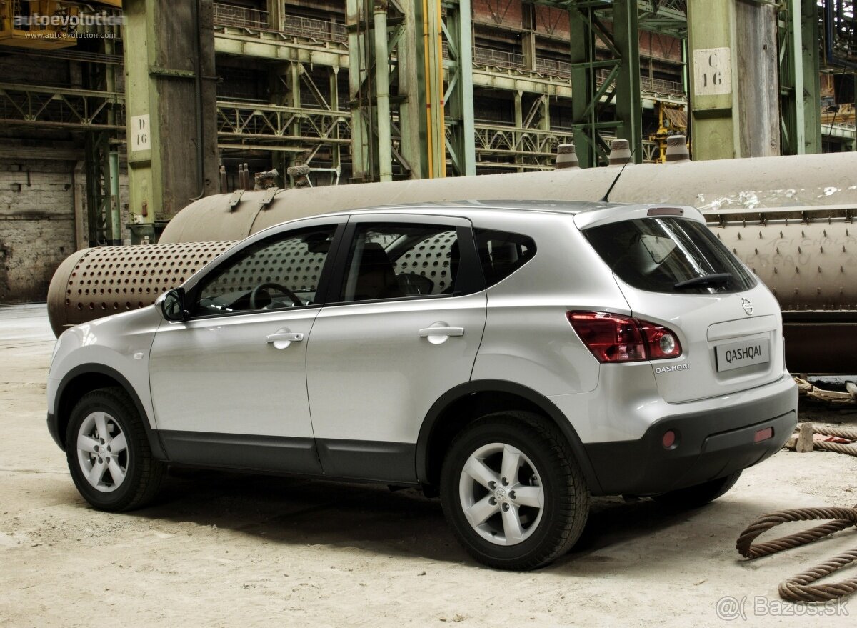 KÚPIM NISSAN QASHQAI - 2