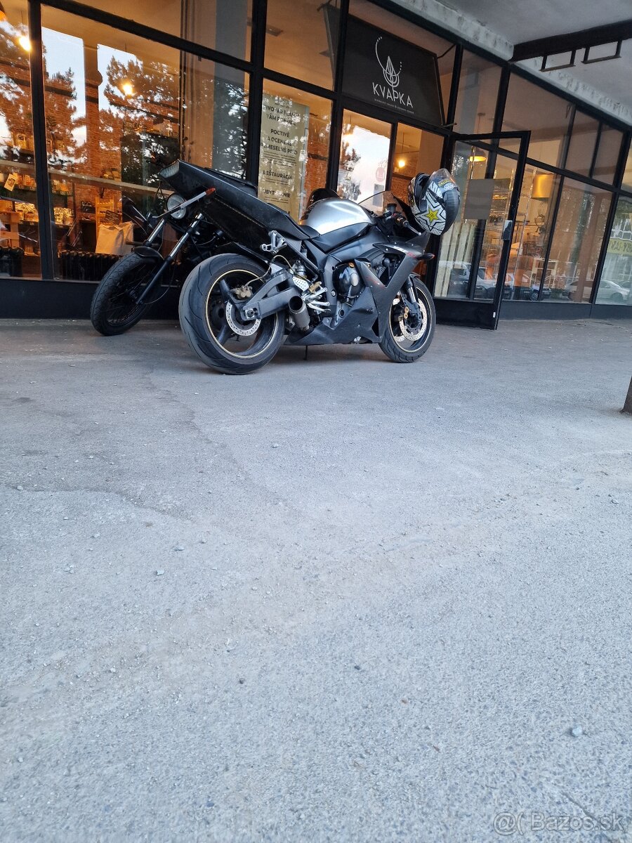 Yamaha YZF R1 - 2