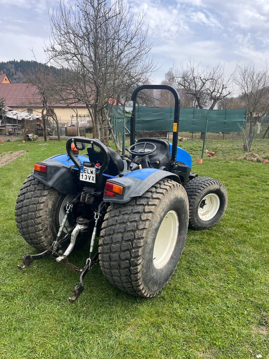 Kompaktný traktor new Holland - 2
