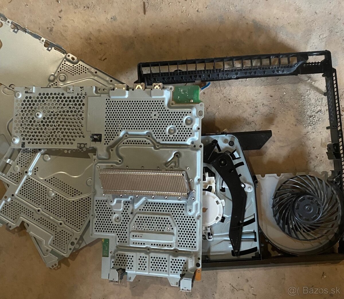 Predam nahradne diely na Playstation 4 - 2