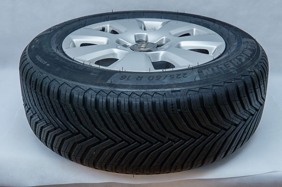 Celoročné, nové, Michelin 225/60 R16 + originál Audi disky - 2