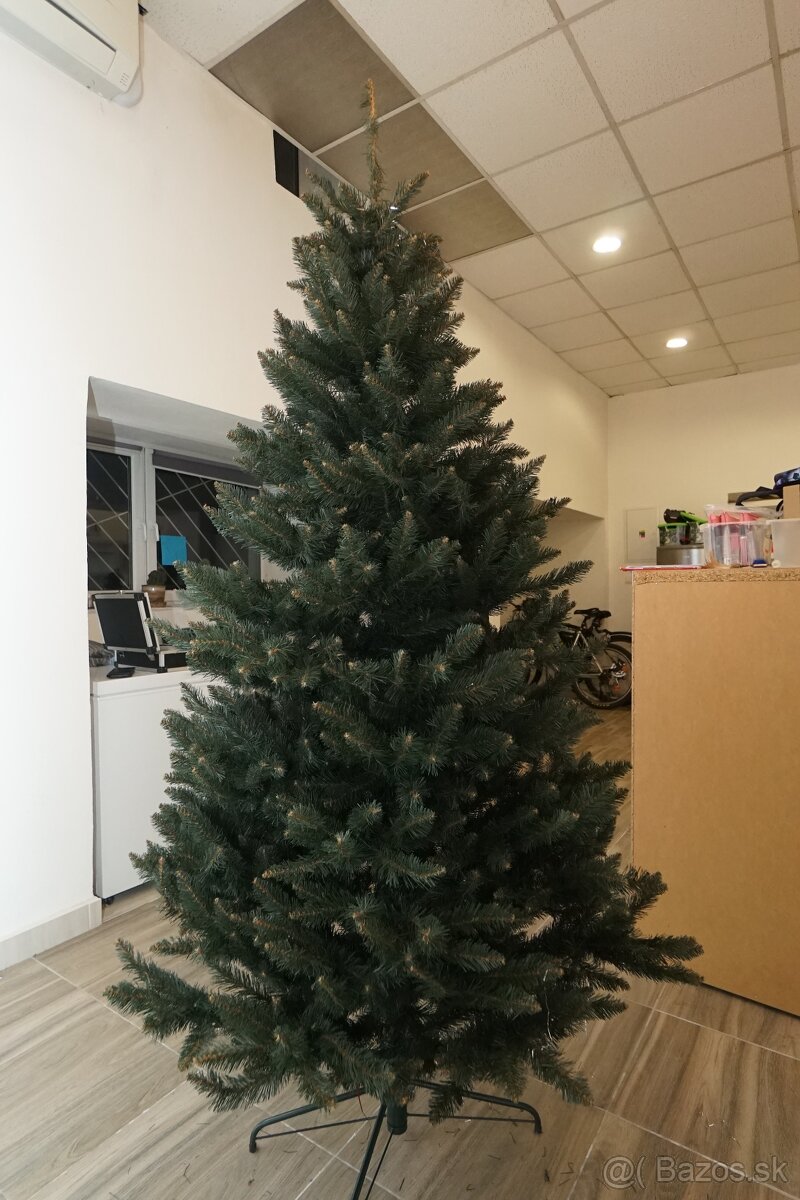 Predám Luxusný Vianočný Stromček (225 cm) - 2