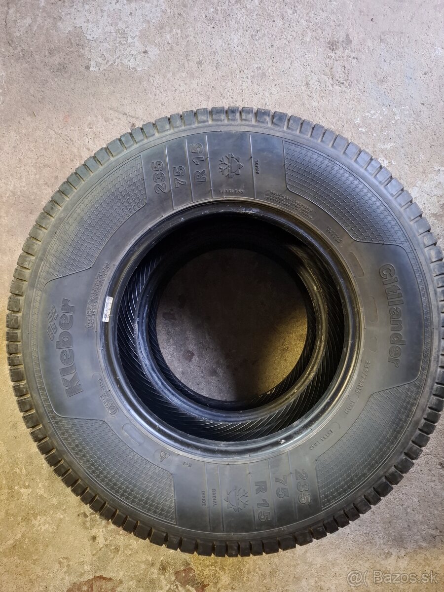 235/75R15 - 2
