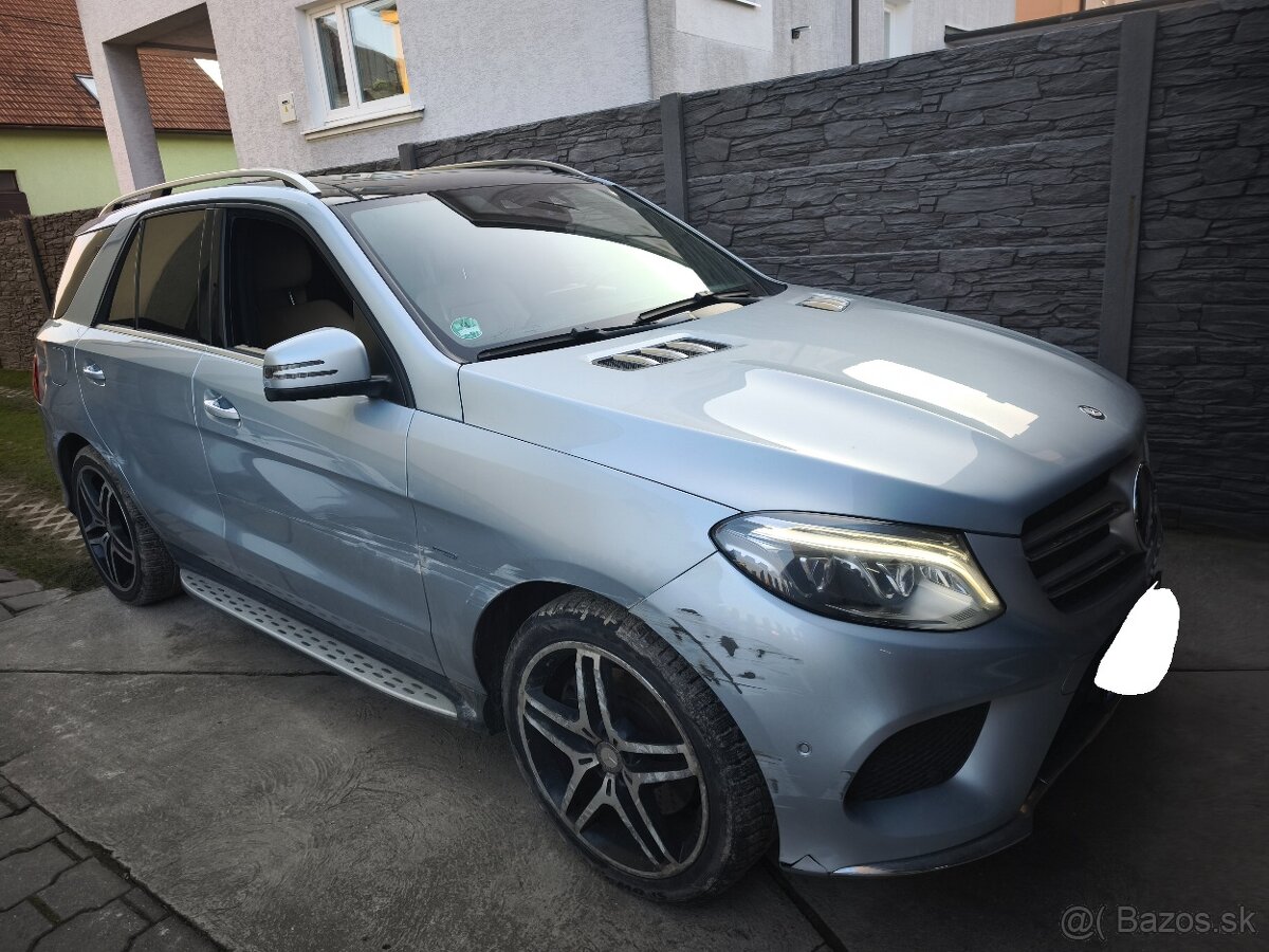 havarovaný Mercedes Benz GLE 500 e - 2