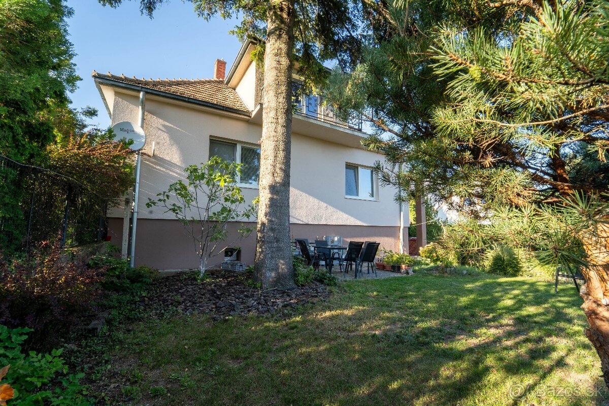 Na predaj rodinný dom s rozľahlým pozemkom 1788m2 MODRA - 2