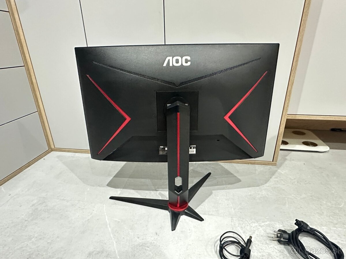 Zaoblený špičkový hráčsky monitor AOC Q27G2U/BK 27" - 2