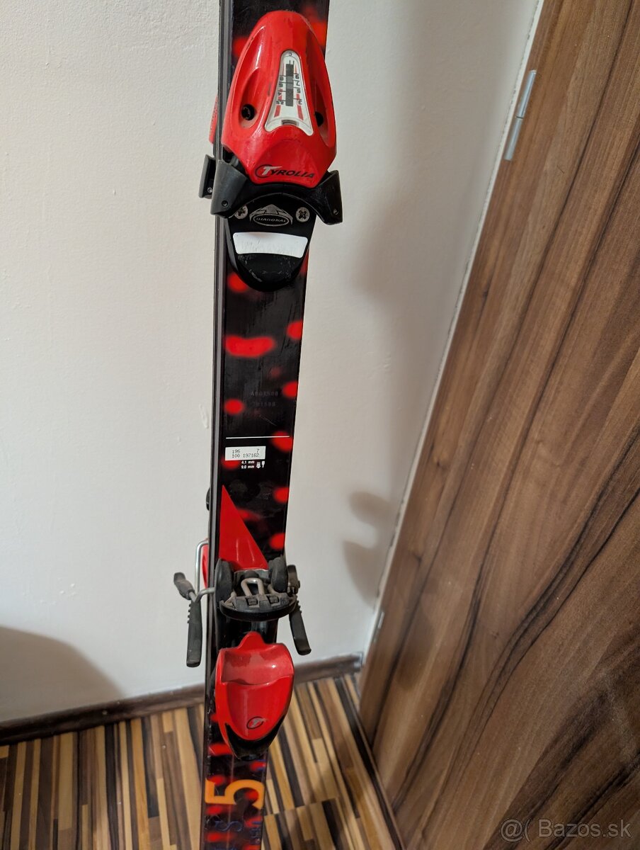 Lyže Atomic s lyžiarkami - 2