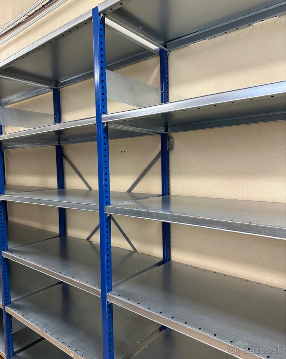 Kovový policový regál - 2