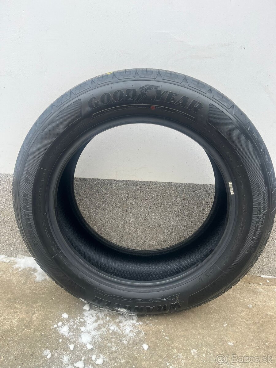 255/55/R20 Goodyear Wrangler Territory HT - 2