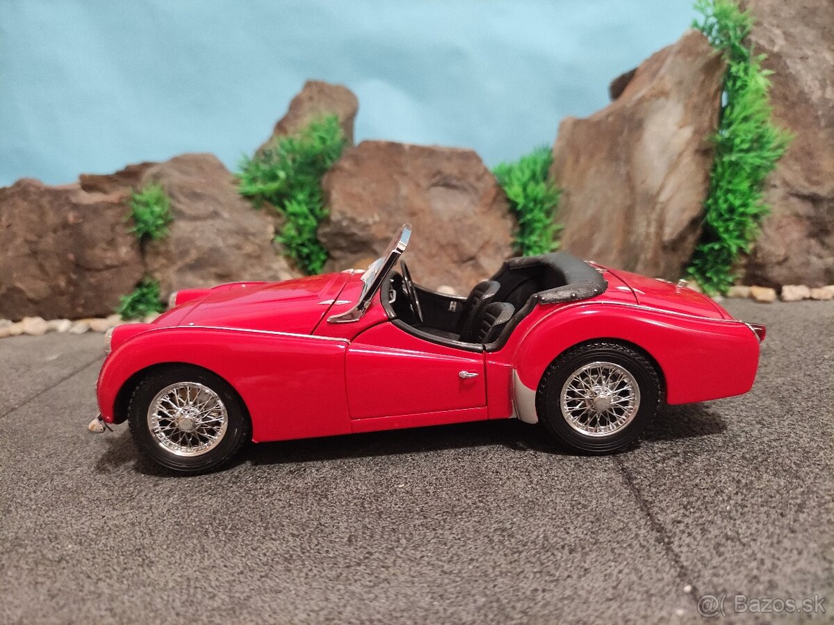 prodám model 1:18 Triumph TR3a KYOSHO - 2