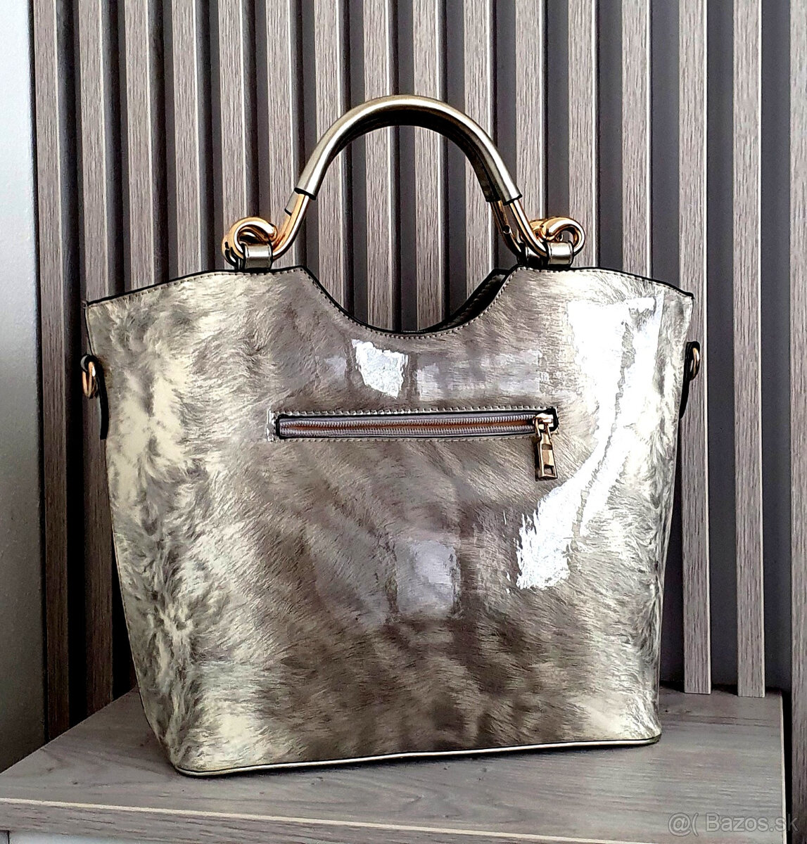 Lakovaná kabelka do ruky - 2